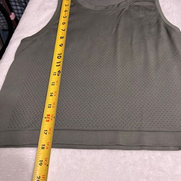 Lululemon Olive Green Swiftly Breathe Vancouver Tank 6 Women - Picture 6 of 7